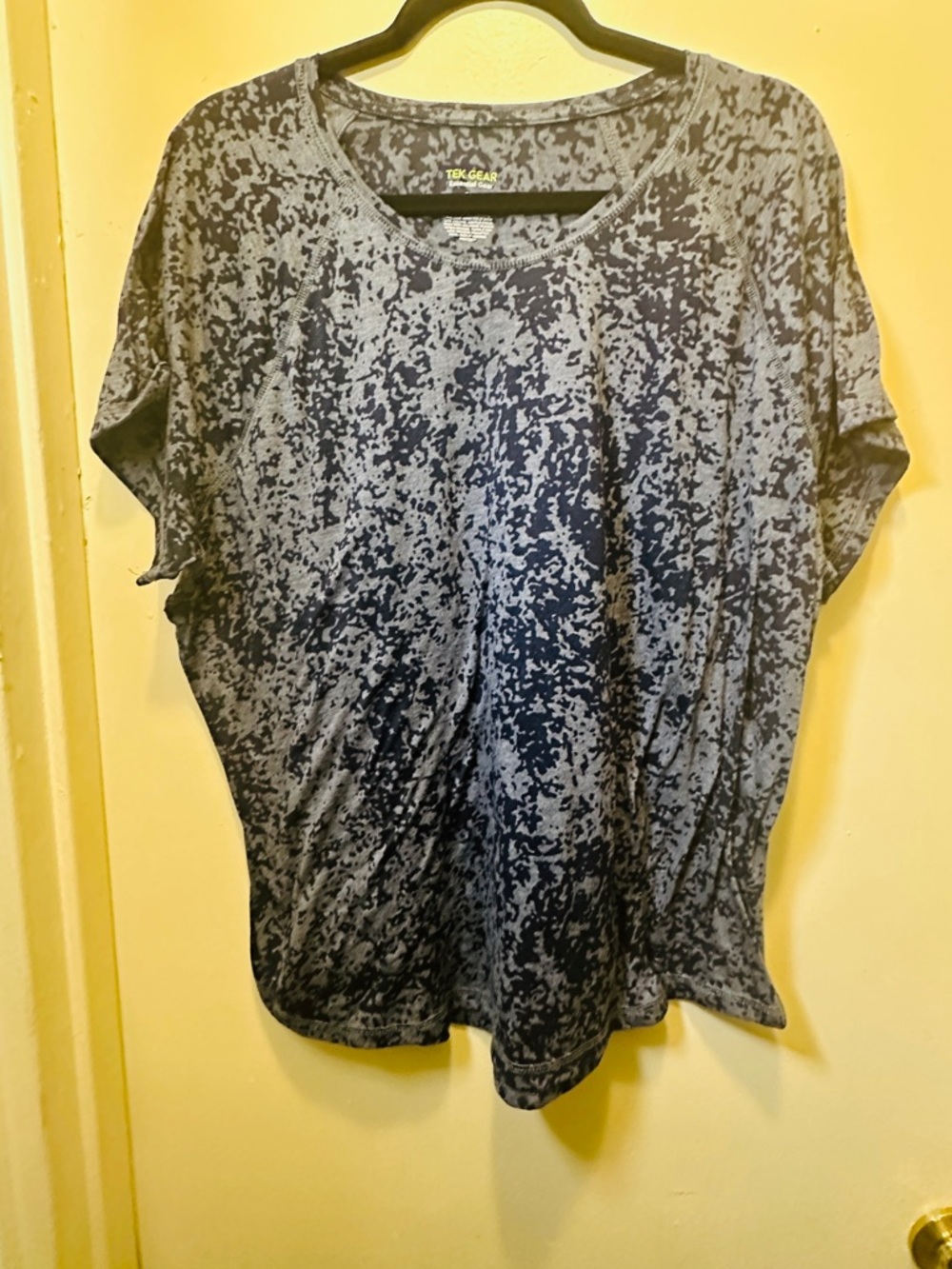 tek gear Black & Gray Abstract Print Short Sleeve Top